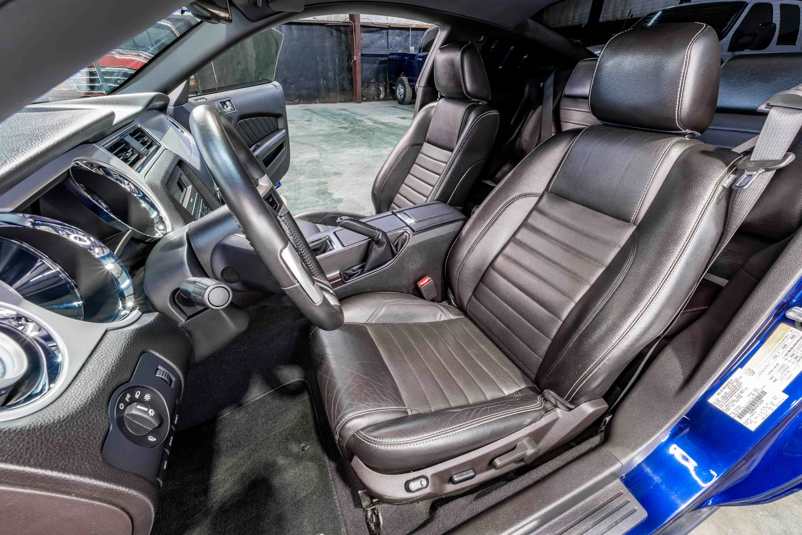 2010-Ford-Mustang-Kona Blue-1ZVBP8CH7A5116334--45.jpg